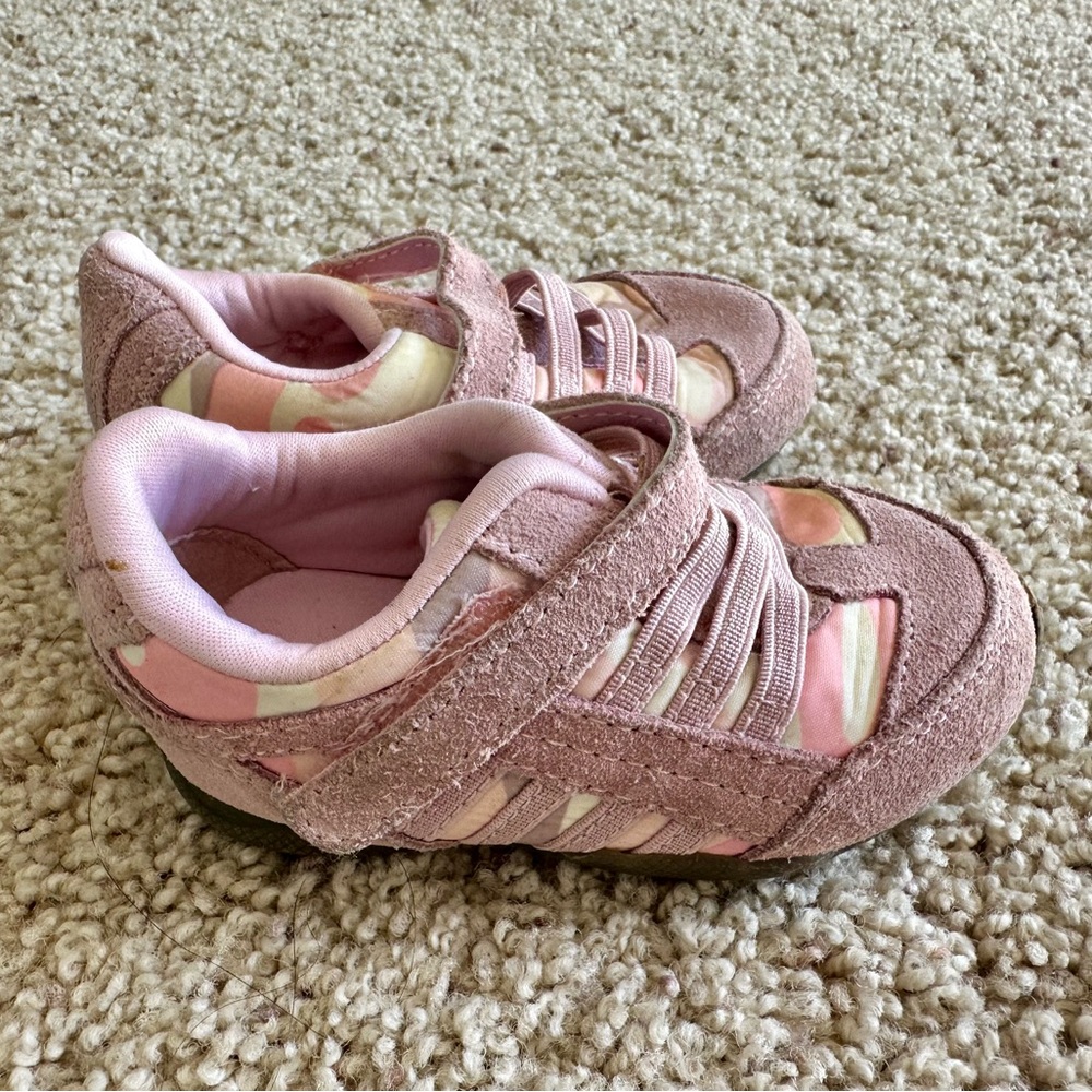 Baby shoes/sneakers
